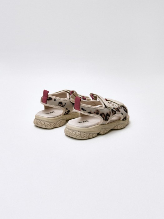 сандалии на липучках для девочек по цене 2999 руб вид справа