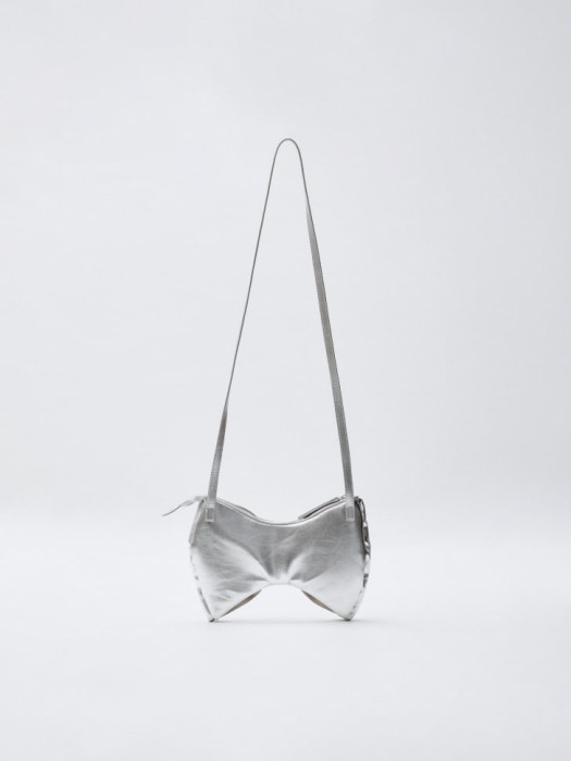 серебристая сумка кросс-боди для девочек по цене 999 руб вид справа