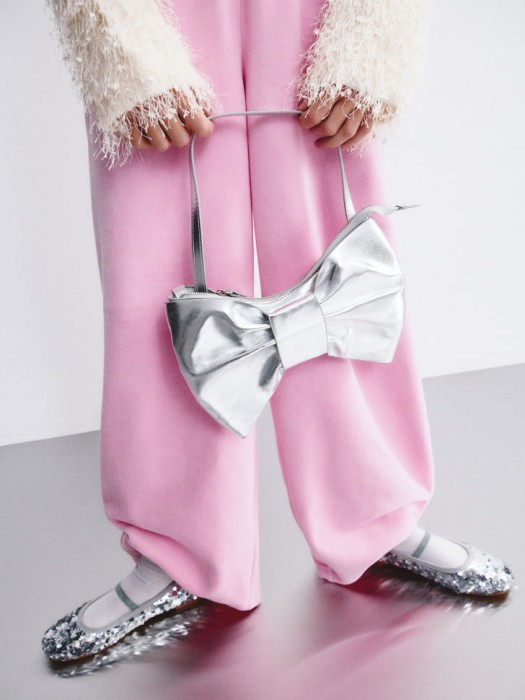 серебристая сумка кросс-боди для девочек из экокожи спереди