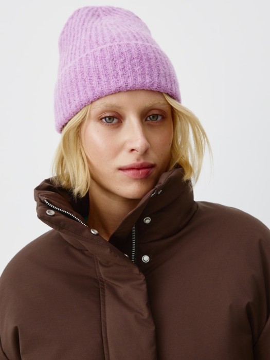 шапка-бини с содержанием шерсти альпаки из россии вид сбоку