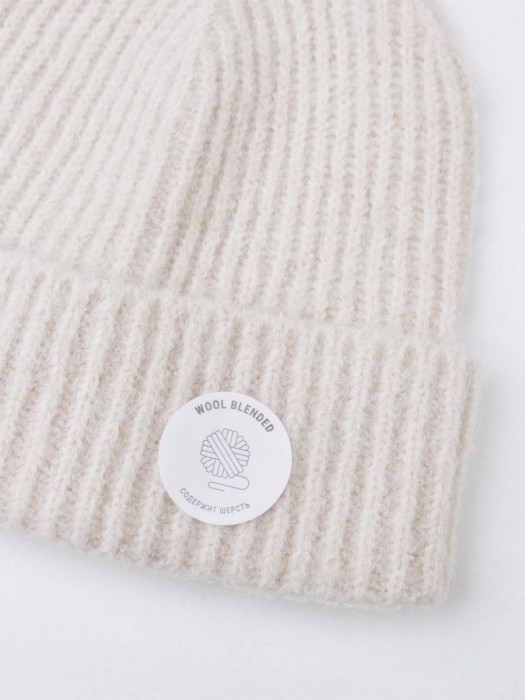 шапка-бини с содержанием шерсти альпаки от бренда sela вид слева