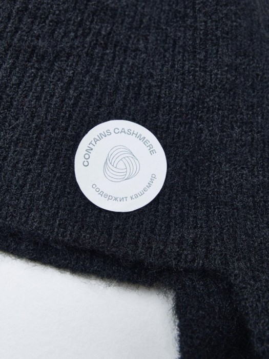шапка-чепчик с содержанием кашемира для девочек от бренда sela вид слева