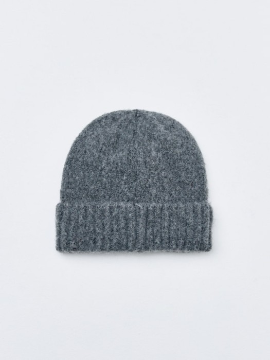 шапка с вышивкой для девочек по цене 399 руб вид справа