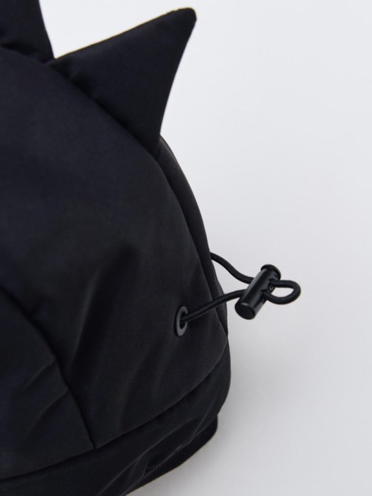 шапка-ушанка с гребнем динозавра для мальчиков по цене 999 руб вид справа