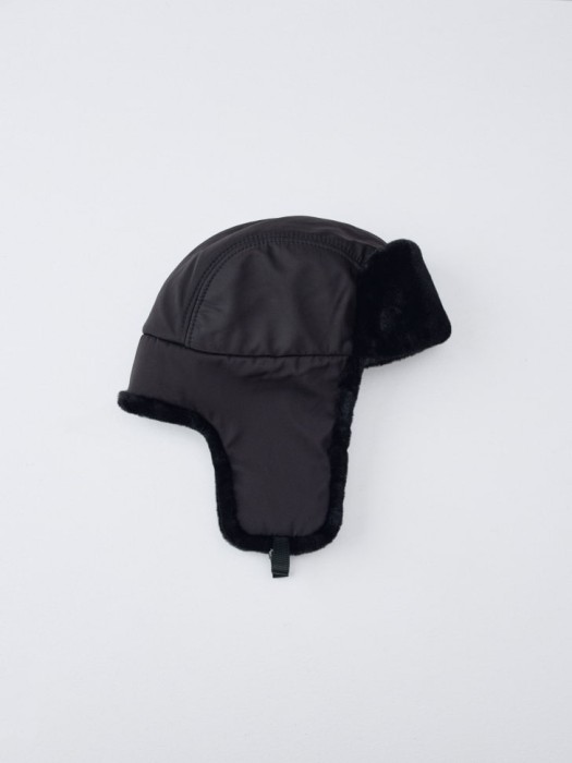 шапка-ушанка от бренда sela вид слева