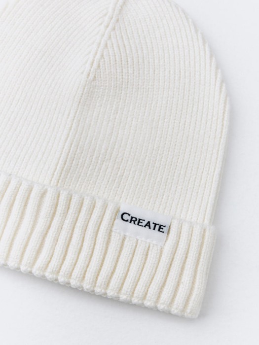 шапка в рубчик с патчем по цене 399 руб вид справа