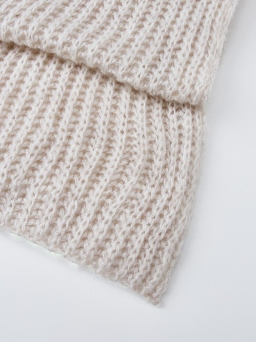 шарф крупной вязки с содержанием шерсти и мохера от бренда sela вид слева