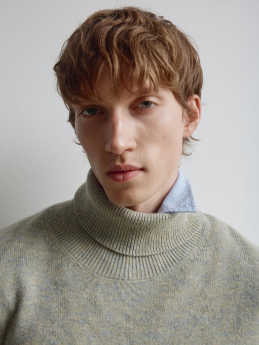 шерстяной свитер премиум качества по цене 2299 руб вид справа