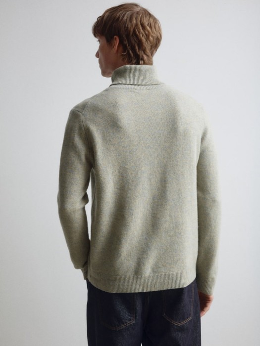 шерстяной свитер премиум качества из россии вид сбоку