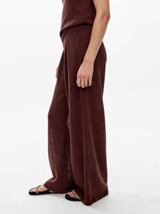 широкие брюки фактурной вязки по цене 2799 руб вид справа