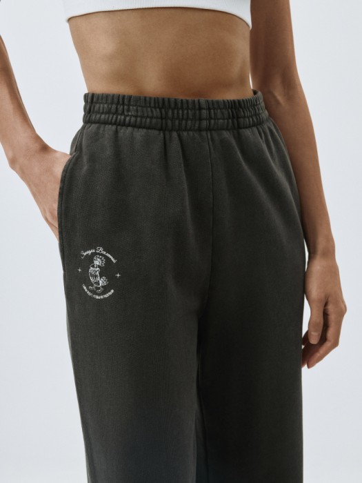 широкие брюки из коллаборации  x союзмультфильм от бренда sela вид слева