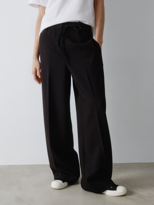 широкие брюки из костюмной ткани от бренда sela вид слева