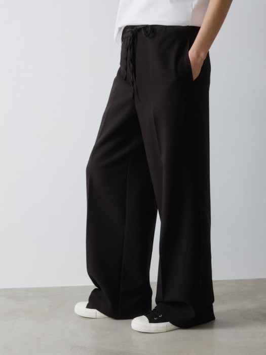 широкие брюки из костюмной ткани по цене 3599 руб вид справа