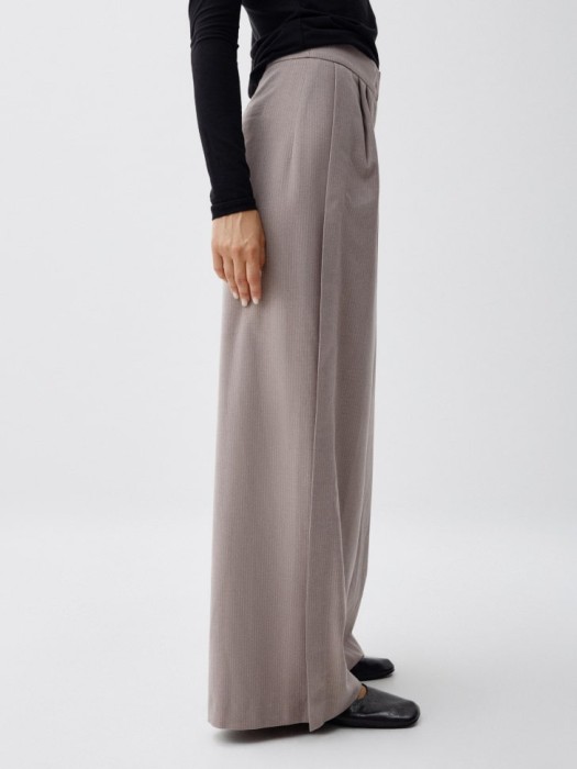 широкие брюки из костюмной ткани по цене 2999 руб вид справа