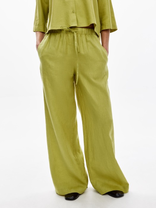 широкие брюки из льна от бренда sela вид слева