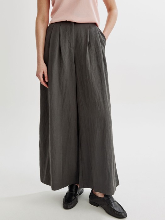 широкие брюки из смесовой вискозы от бренда sela вид слева