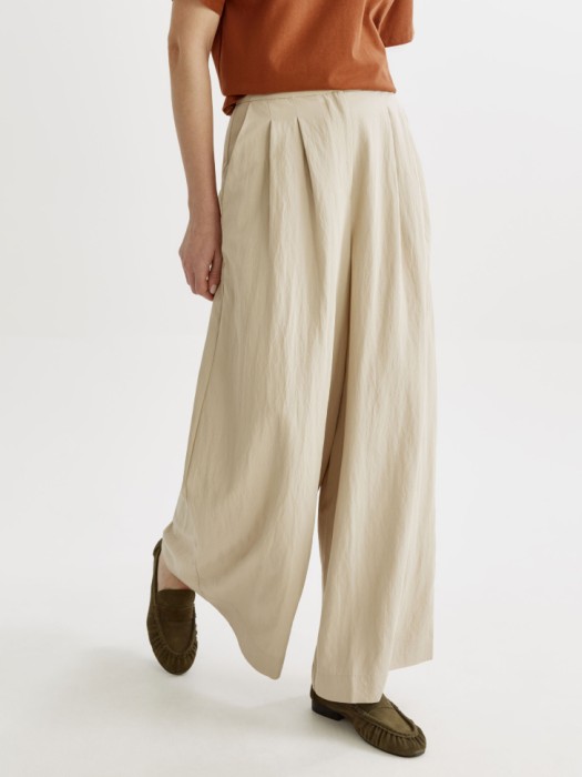 широкие брюки из смесовой вискозы от бренда sela вид слева