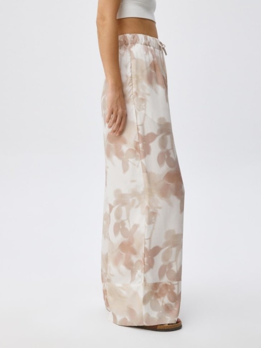 широкие брюки из тенселя по цене 2499 руб вид справа