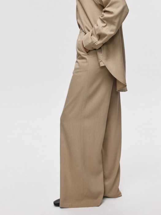 широкие брюки из вискозы и льна по цене 1999 руб вид справа