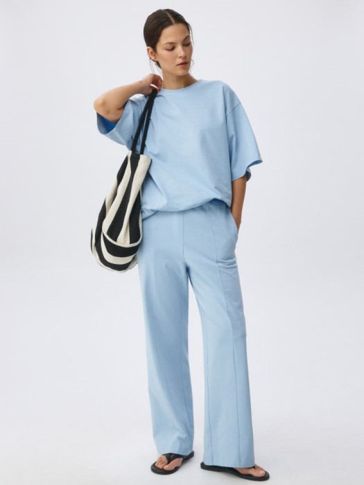 широкие брюки с эффектом кислотной стирки от бренда sela вид слева