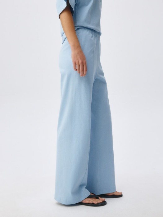 широкие брюки с эффектом кислотной стирки из россии вид сбоку