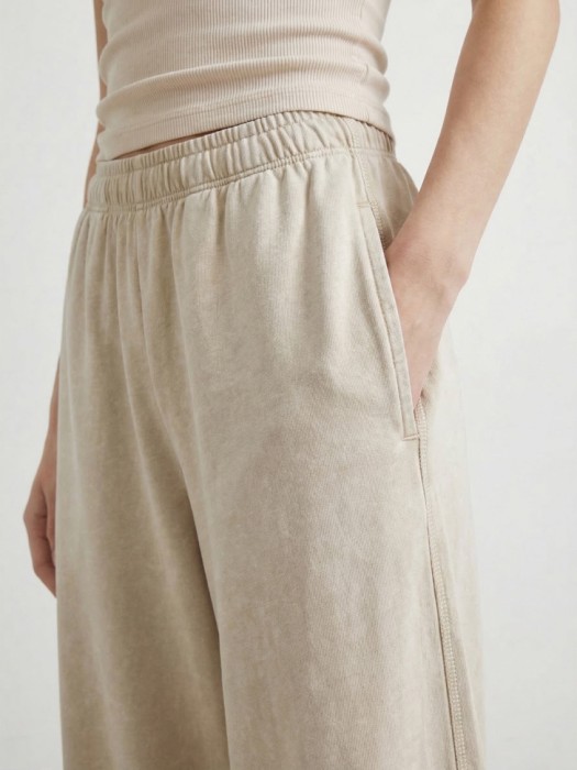 широкие брюки с эффектом стирки для девочек от бренда sela вид слева