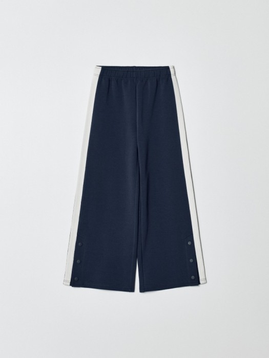 широкие брюки с лампасами для девочек из россии вид сбоку