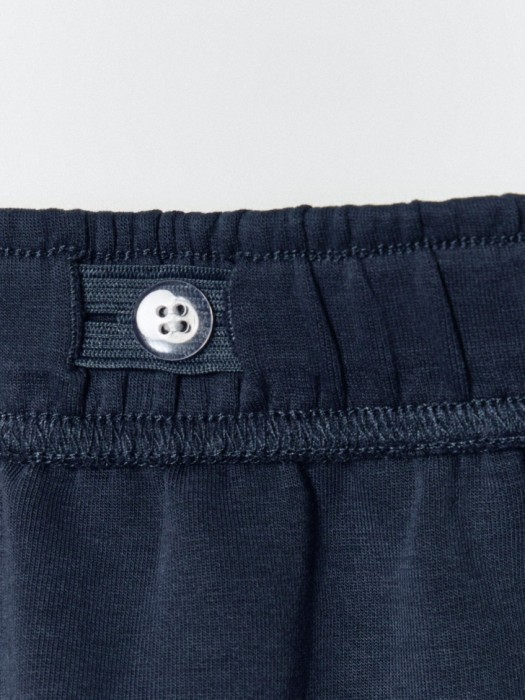 широкие брюки с лампасами для девочек спортивного стиля с лицевой стороны