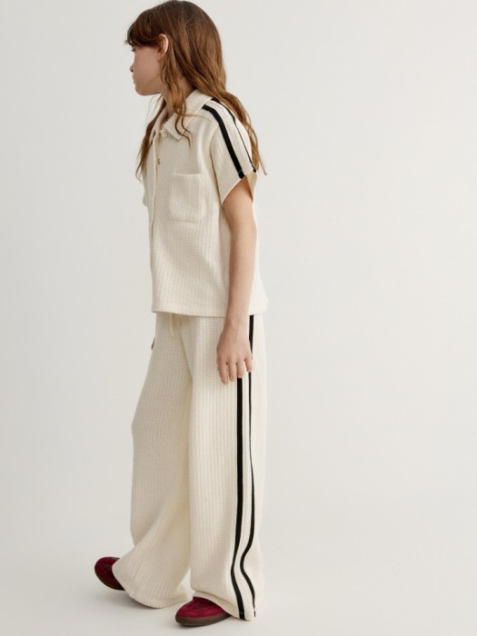 широкие брюки с лампасами для девочек по цене 2599 руб вид справа