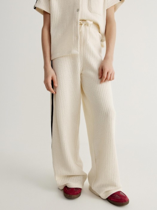 широкие брюки с лампасами для девочек из россии вид сбоку