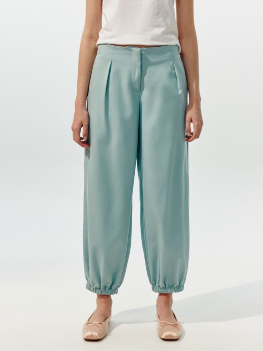 широкие брюки с резинкой по низу из линейки  young от бренда sela вид слева