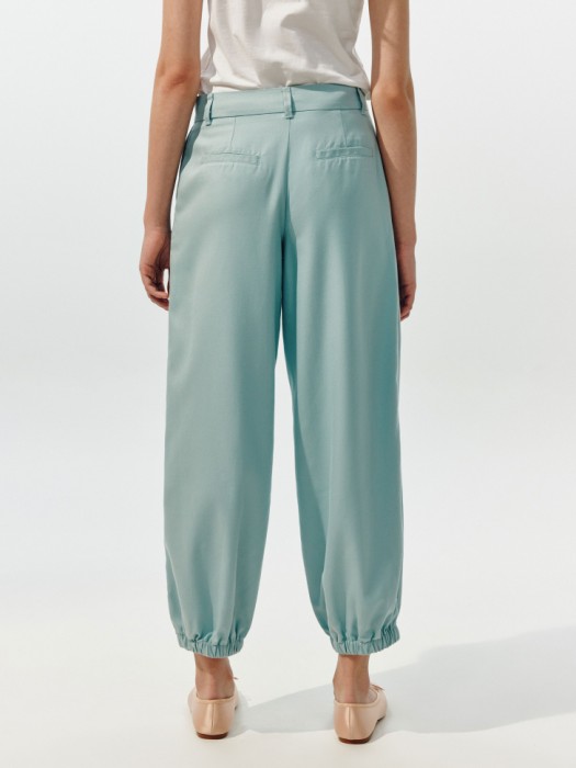 широкие брюки с резинкой по низу из линейки  young по цене 3799 руб вид справа