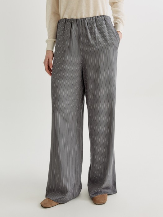 широкие брюки с высокой посадкой из вискозы от бренда sela вид слева