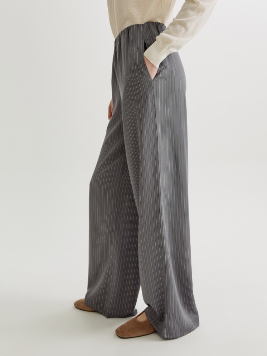 широкие брюки с высокой посадкой из вискозы по цене 3599 руб вид справа