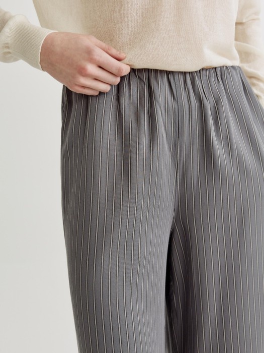 широкие брюки с высокой посадкой из вискозы из россии вид сбоку