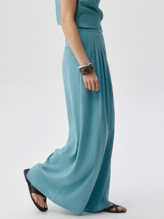 Товар с артикулом 4680798374123 вид сзади