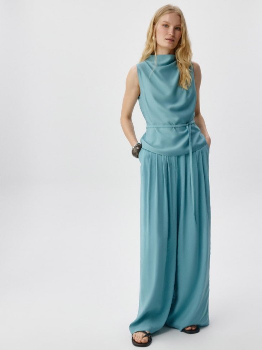 широкие брюки из россии вид сбоку