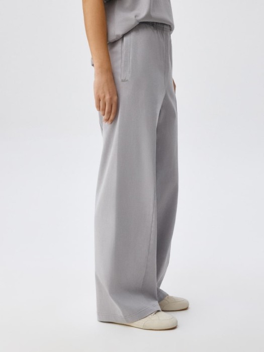 широкие брюки из россии вид сбоку