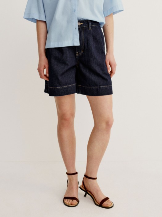 широкие джинсовые шорты с высокой посадкой от бренда sela вид слева