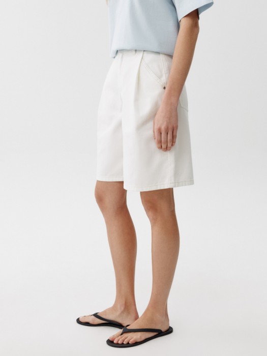 широкие джинсовые шорты со складками по цене 2999 руб вид справа