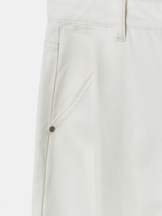 широкие джинсовые шорты со складками классического стиля с лицевой стороны