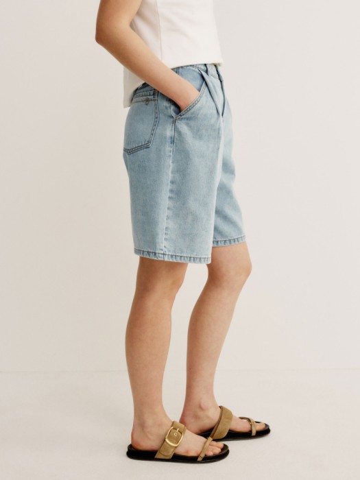 широкие джинсовые шорты со складками по цене 2999 руб вид справа