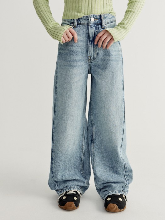 широкие джинсы для девочек от бренда sela вид слева