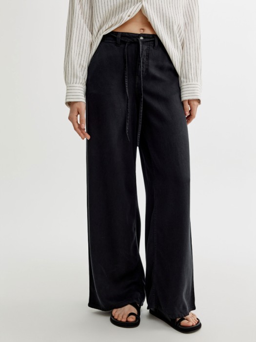 широкие джинсы из лиоцелла от бренда sela вид слева