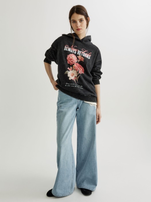 широкие джинсы на высокой посадке с небольшой вышивкой 4610517568885 фотография