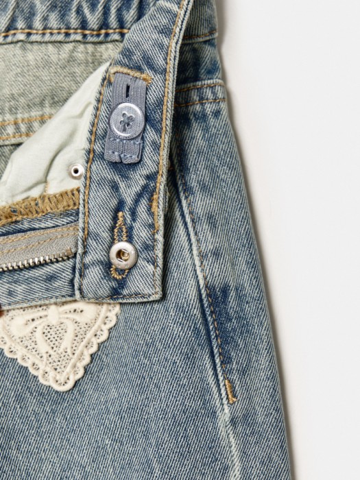 широкие джинсы с аппликацией для девочек универсального стиля с лицевой стороны