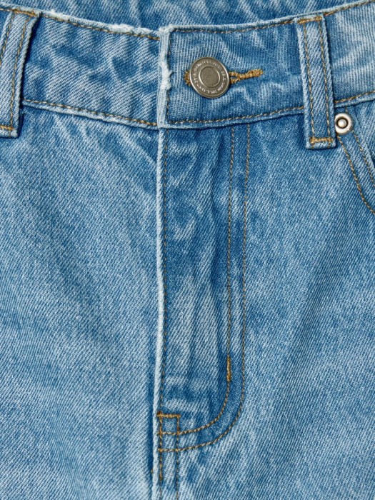 Товар голубого цвета с внутренней стороны