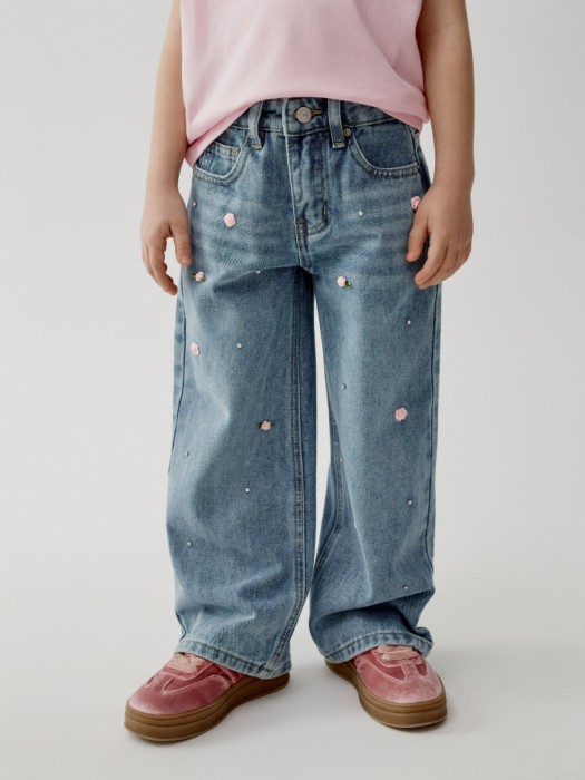 широкие джинсы с декором для девочек от бренда sela вид слева