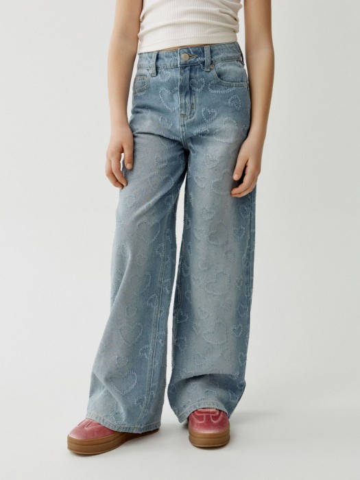 широкие джинсы с потертостями для девочек от бренда sela вид слева