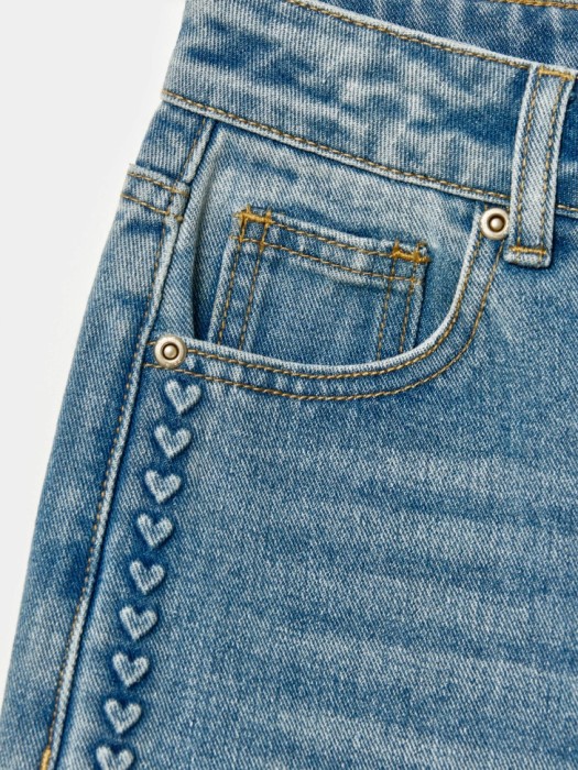 широкие джинсы с рельефным узором для девочек из россии вид сбоку